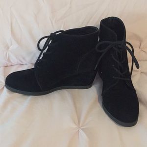 Black Wedges